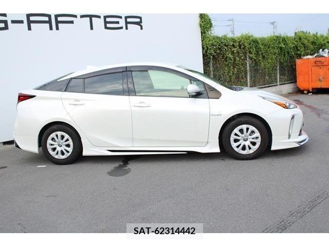 Toyota PRIUS 2019-08 366474-7