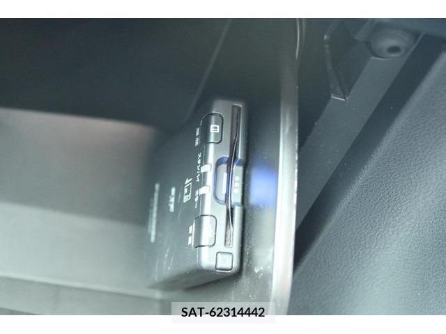 Toyota PRIUS 2019-08 366474-5