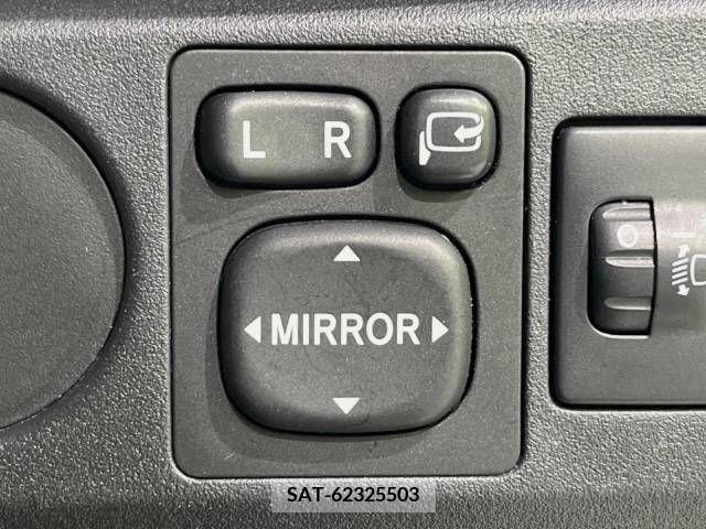 Toyota VITZ 2010-10 381087-4