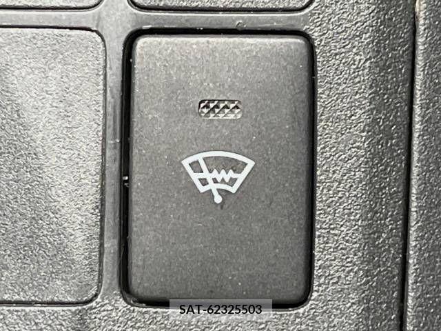 Toyota VITZ 2010-10 381087-2