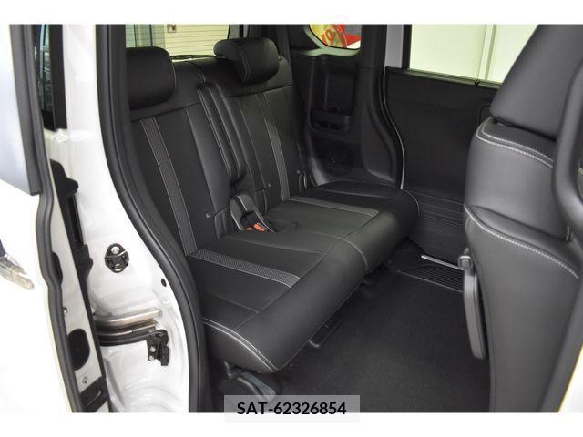 Honda N BOX CUSTOM 2023-10 376596-9