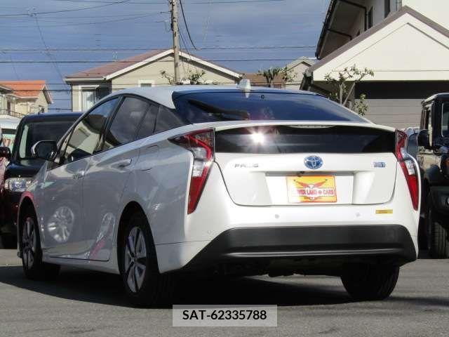 Toyota PRIUS 2017-09 217225-8
