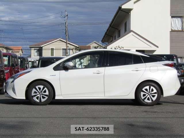 Toyota PRIUS 2017-09 217225-4