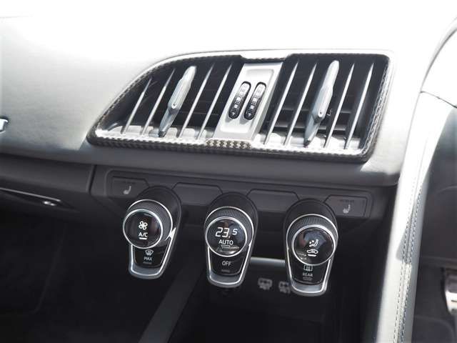 Audi R8 2017-12 10937-12
