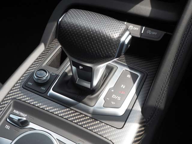 Audi R8 2017-12 10937-11