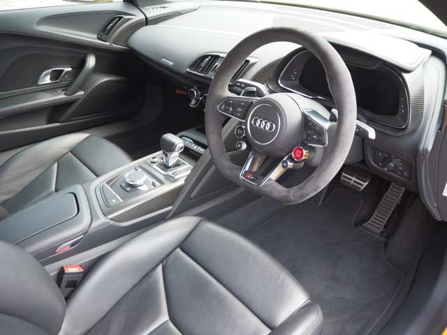 Audi R8 2017-12 10937-7