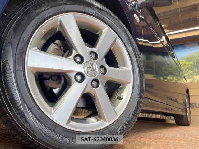 Toyota ISIS 2006-03 361875-13
