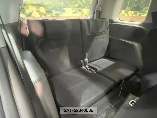 Toyota ISIS 2006-03 361875-10