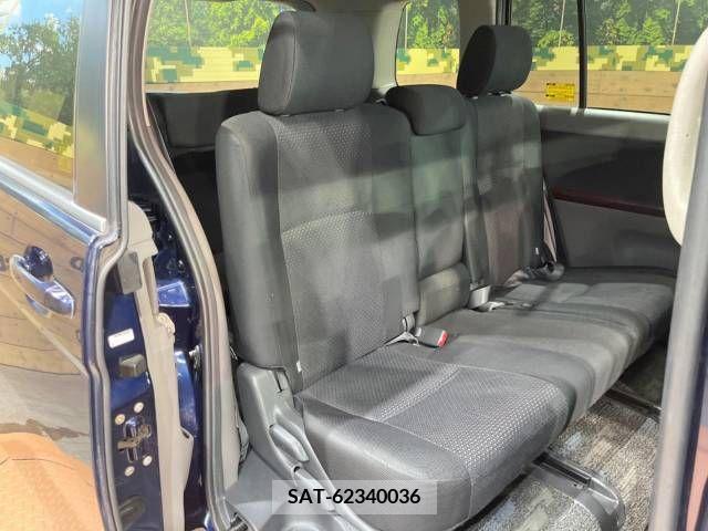 Toyota ISIS 2006-03 361875-9
