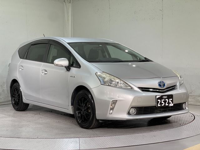 Toyota PRIUS ALPHA 2011-12 180976-0