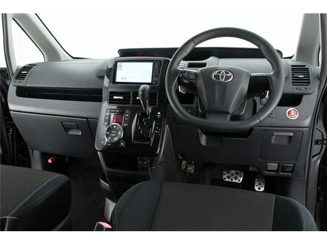Toyota VOXY 2011-06 193470-8