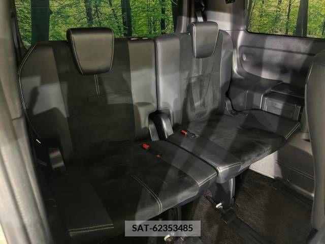 Toyota VOXY 2017-06 289115-9