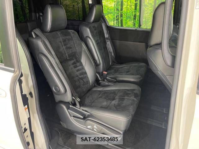 Toyota VOXY 2017-06 289115-8