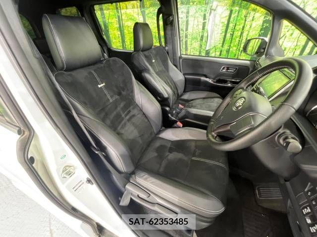 Toyota VOXY 2017-06 289115-7