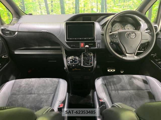 Toyota VOXY 2017-06 289115-1