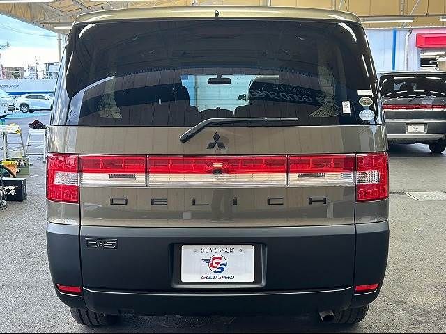 Mitsubishi DELICA D5 2007-03 188820-13