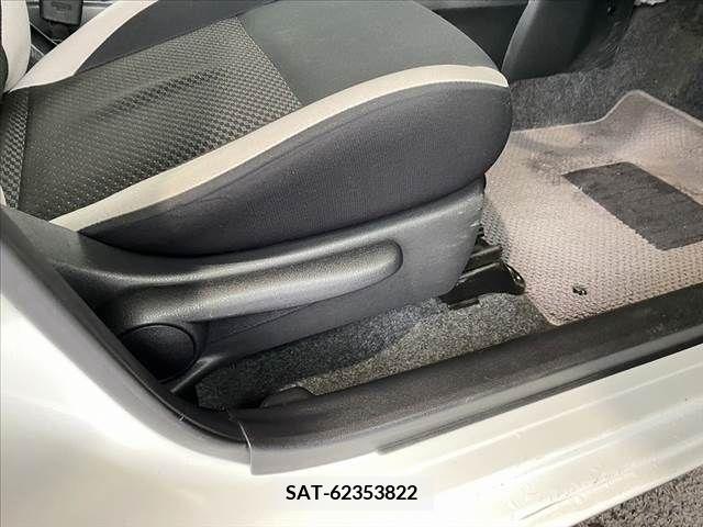 Nissan NOTE 2017-03 279943-26