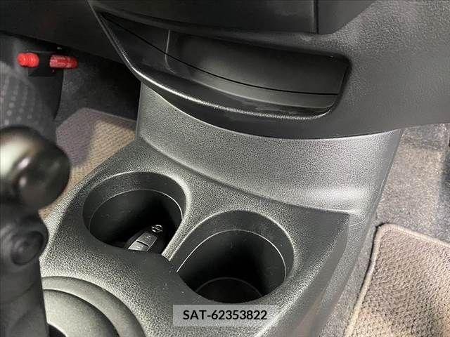 Nissan NOTE 2017-03 279943-6