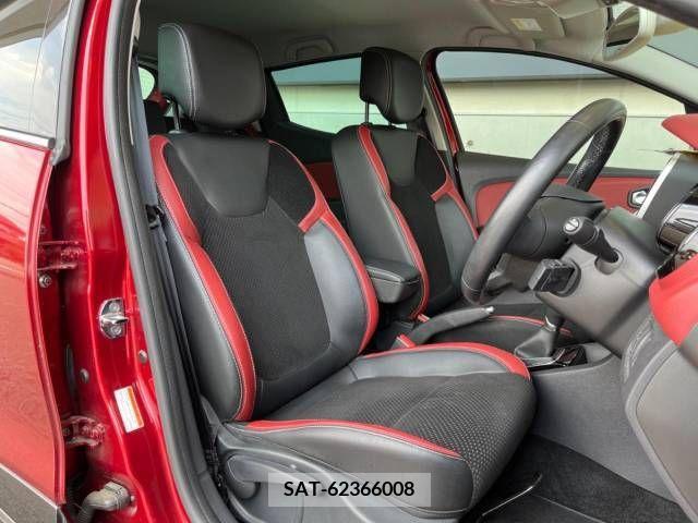 Renault LUTECIA 2018-08 377134-8