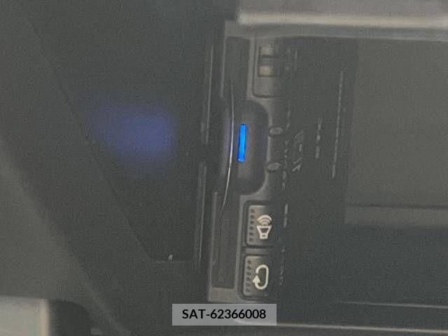 Renault LUTECIA 2018-08 377134-7