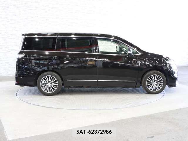 Nissan ELGRAND 2017-04 268689-11