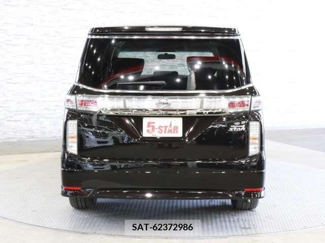 Nissan ELGRAND 2017-04 268689-12
