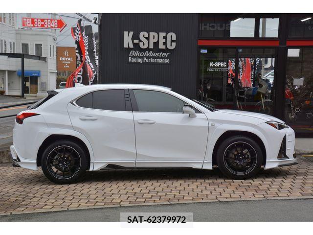 Lexus UX 2020-12 221942-3