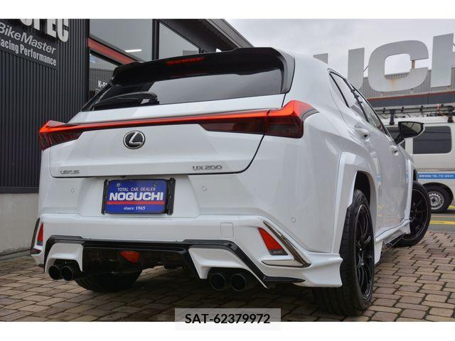 Lexus UX 2020-12 221942-4