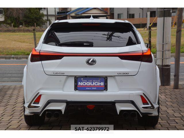 Lexus UX 2020-12 221942-5