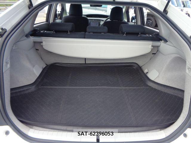 Toyota PRIUS 2013-03 282156-17