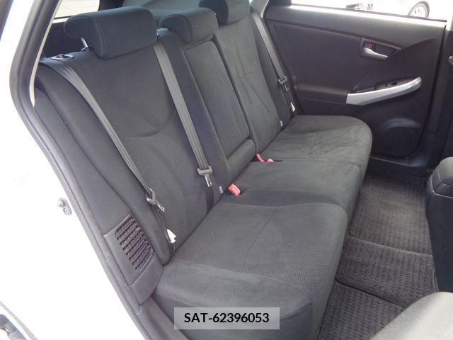 Toyota PRIUS 2013-03 282156-15