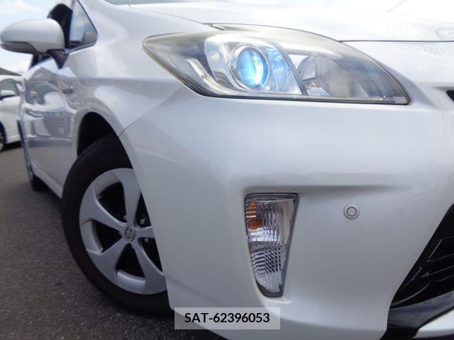 Toyota PRIUS 2013-03 282156-4