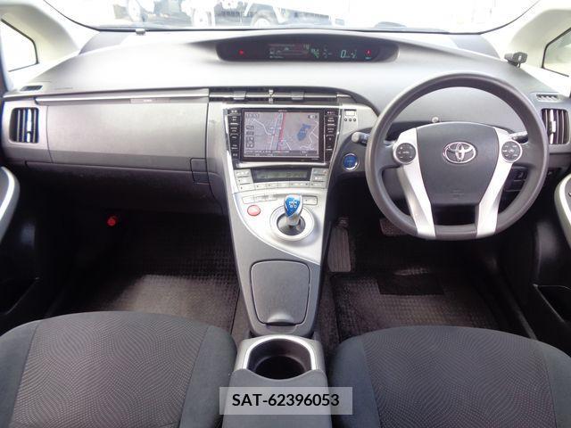Toyota PRIUS 2013-03 282156-1