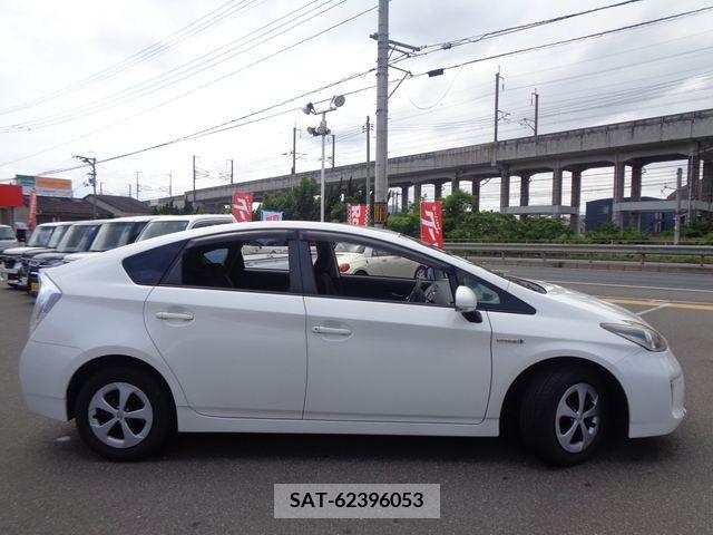 Toyota PRIUS 2013-03 282156-5