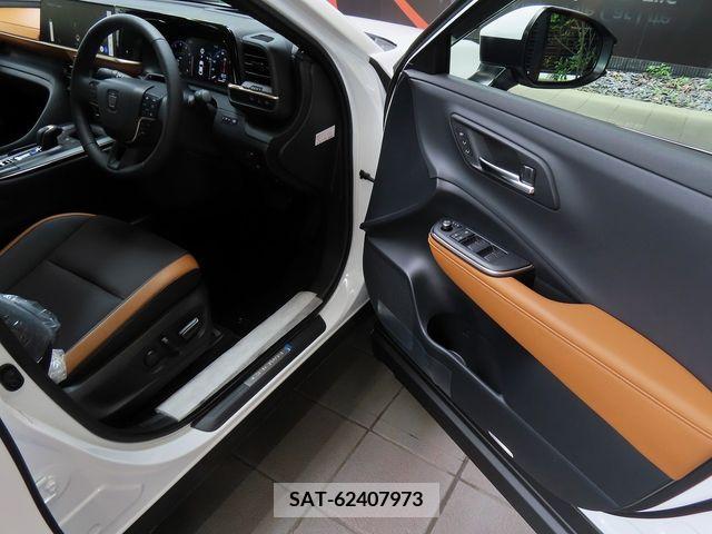 Toyota CROWN 2023-09 333497-17