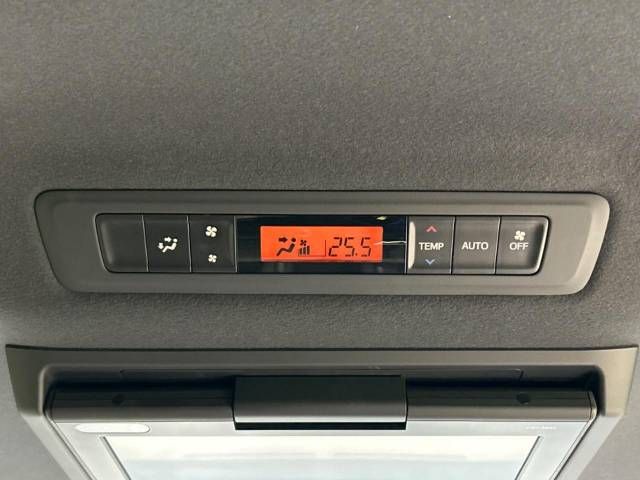Toyota VOXY 2018-05 9976-6