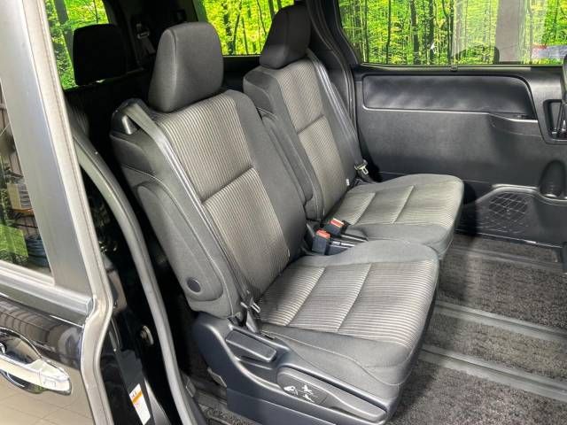 Toyota VOXY 2018-05 9976-9