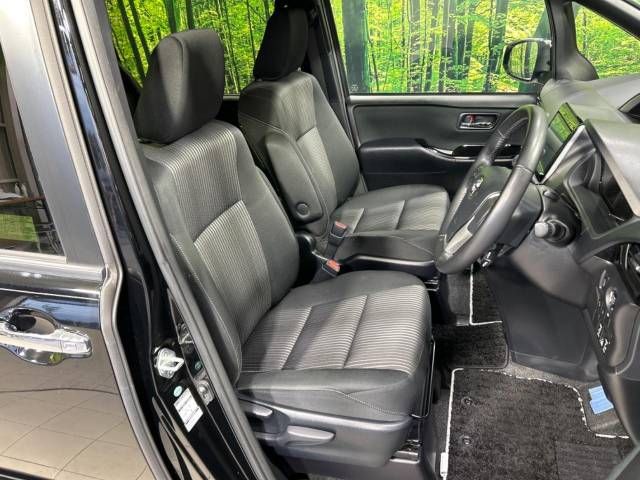 Toyota VOXY 2018-05 9976-8