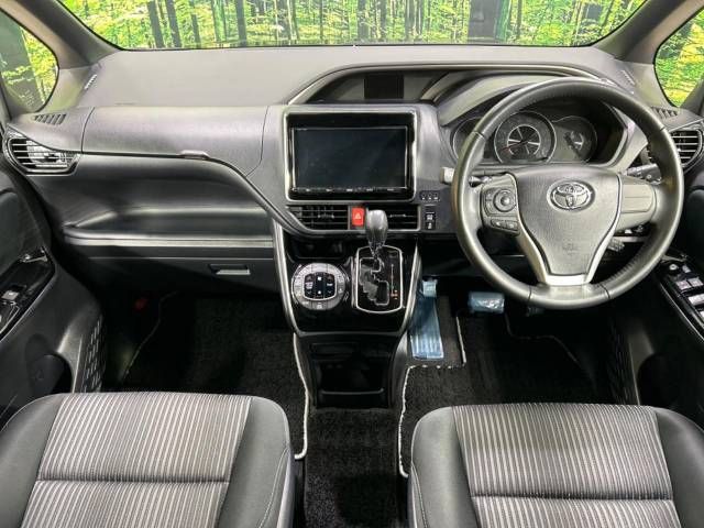 Toyota VOXY 2018-05 9976-1