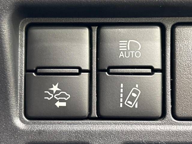 Toyota VOXY 2018-05 9976-4