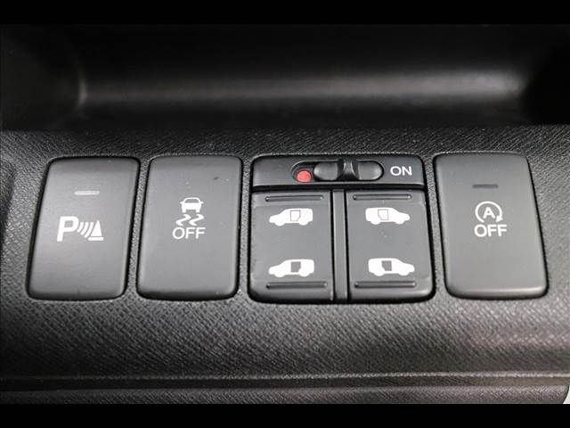 Honda e 2015-01 28849-2