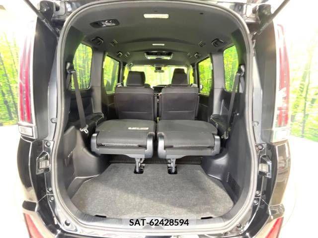 Toyota NOAH 2017-11 365118-10