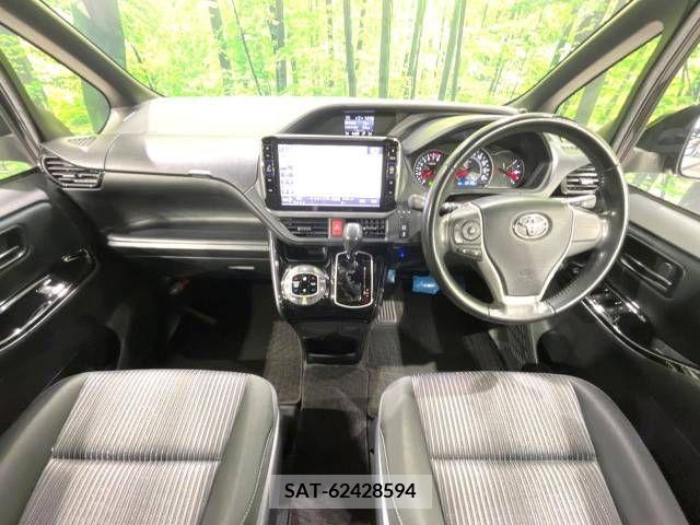 Toyota NOAH 2017-11 365118-1
