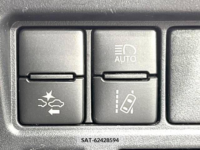 Toyota NOAH 2017-11 365118-5