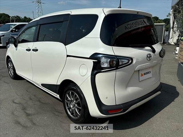 Toyota SIENTA 2019-10 385167-14