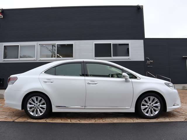 Lexus HS 2014-05 187406-3