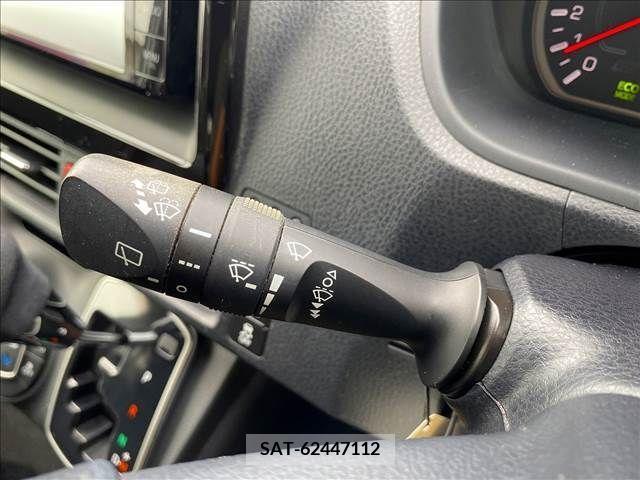 Toyota NOAH 2015-11 321439-11