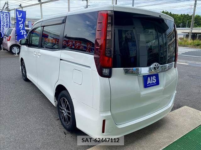 Toyota NOAH 2015-11 321439-2