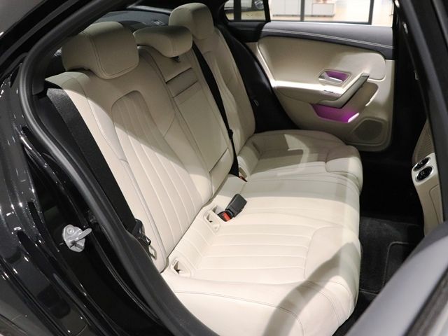 Mercedes Benz A-CLASS 2019-11 20412-27