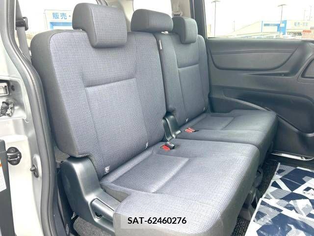 Toyota SIENTA 2016-03 368218-11